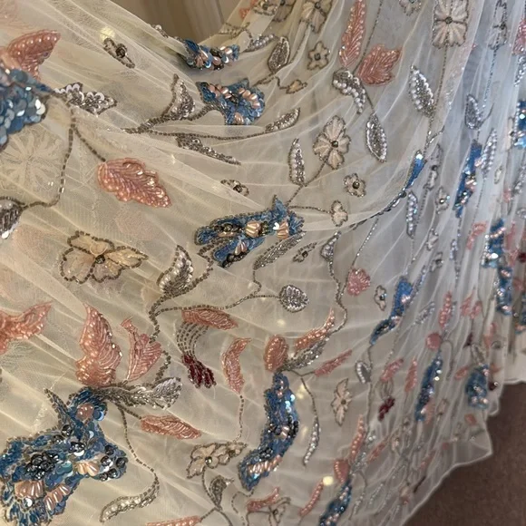 MAC DUGGALFloral Sheer Scoop Neck Flutter Sleeve Embellished Midi Dress SAMPLE